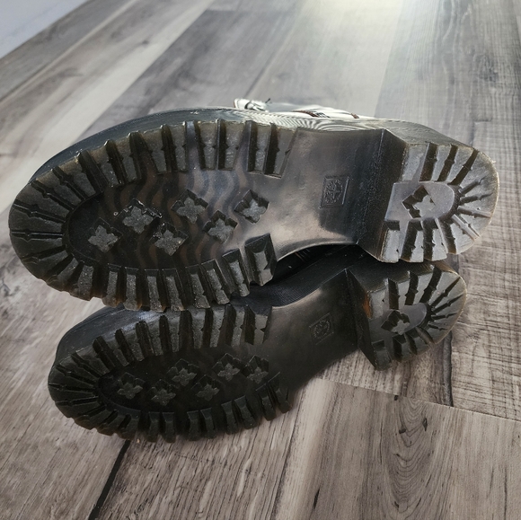 Dr. Martens Black Leather Lace-Up Boots - Picture 4 of 9